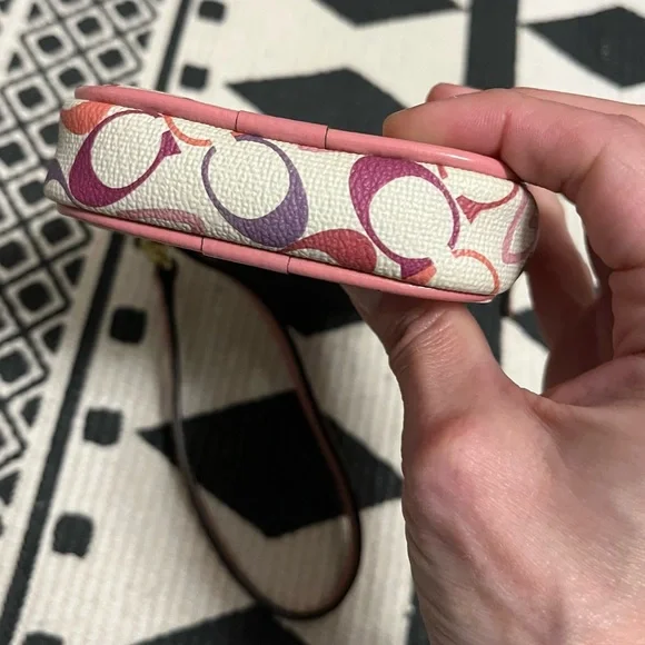 RARE Vintage Coach Pink Chelsea Waverly Heart Wristlet White Y2K Coated Canvas - Picture 3 of 9